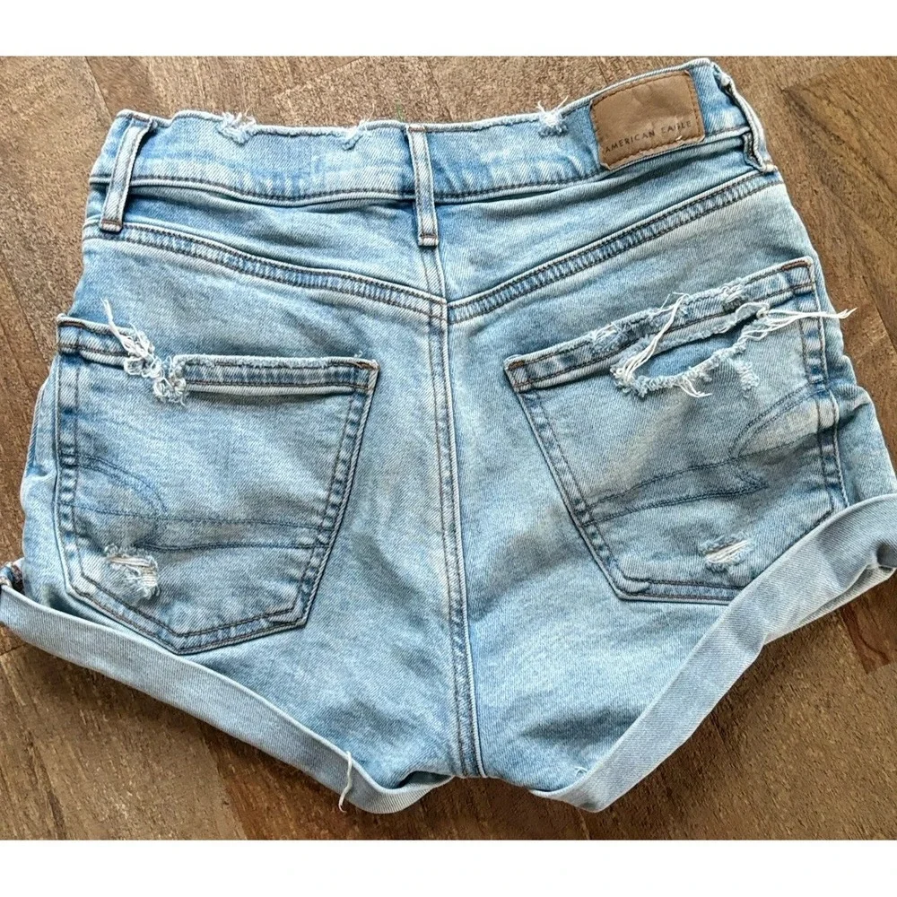 American Eagle Ladies Strigid Relaxed Short Distressed Jean Shorts Size 000
